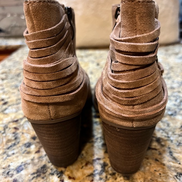 Ladies short boots - Picture 2 of 8